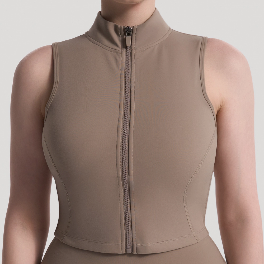 Можно носить как рашгард