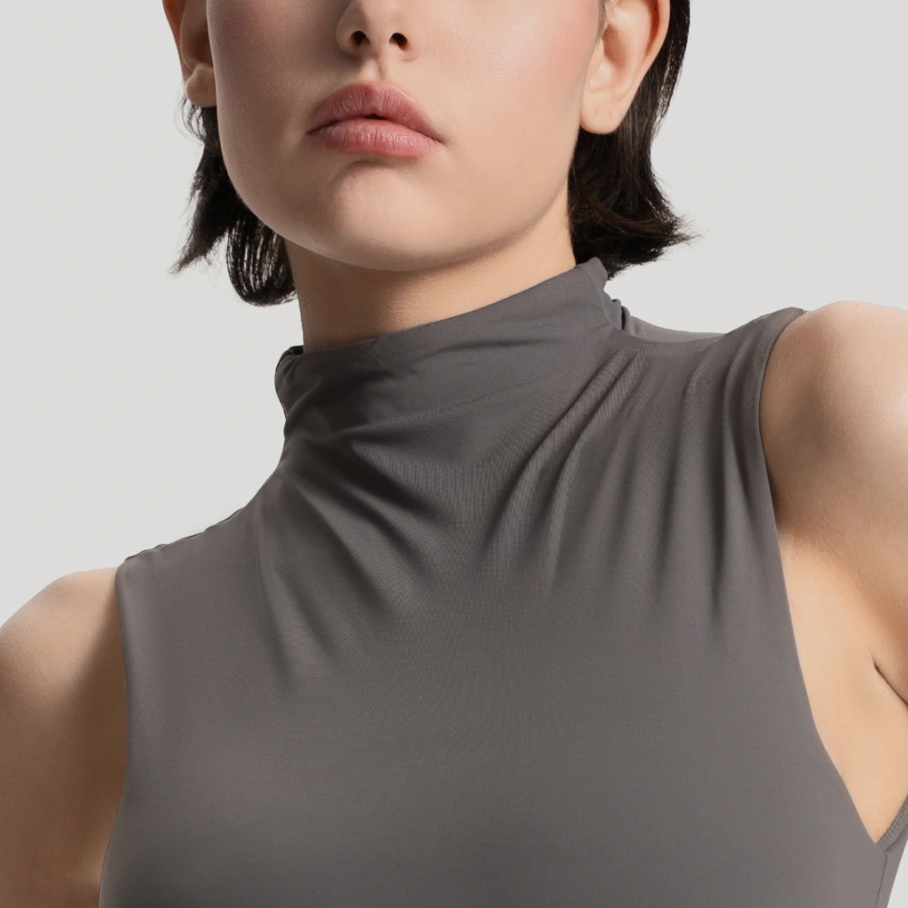 Трендовый воротник-стойка