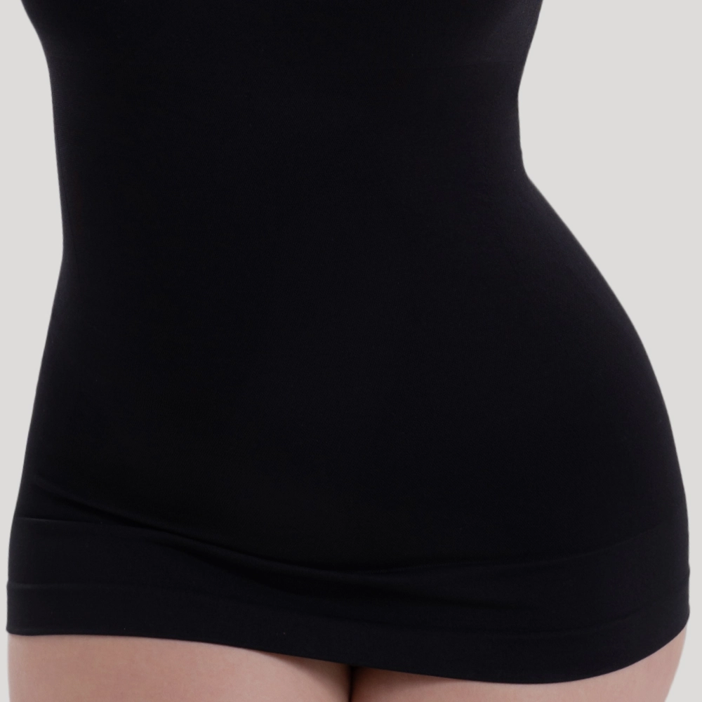 Фиксируется на бедрах