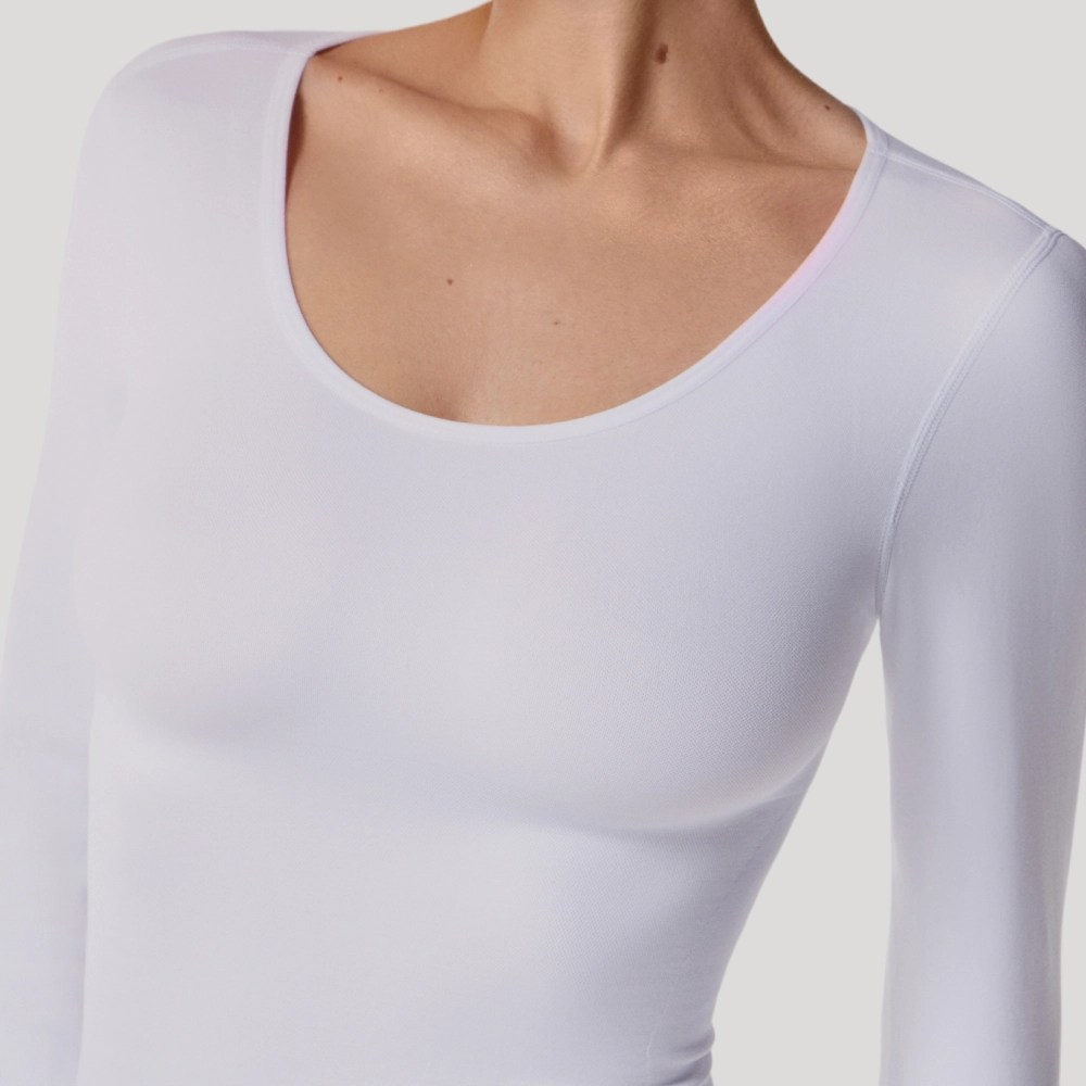 Круглый вырез спереди