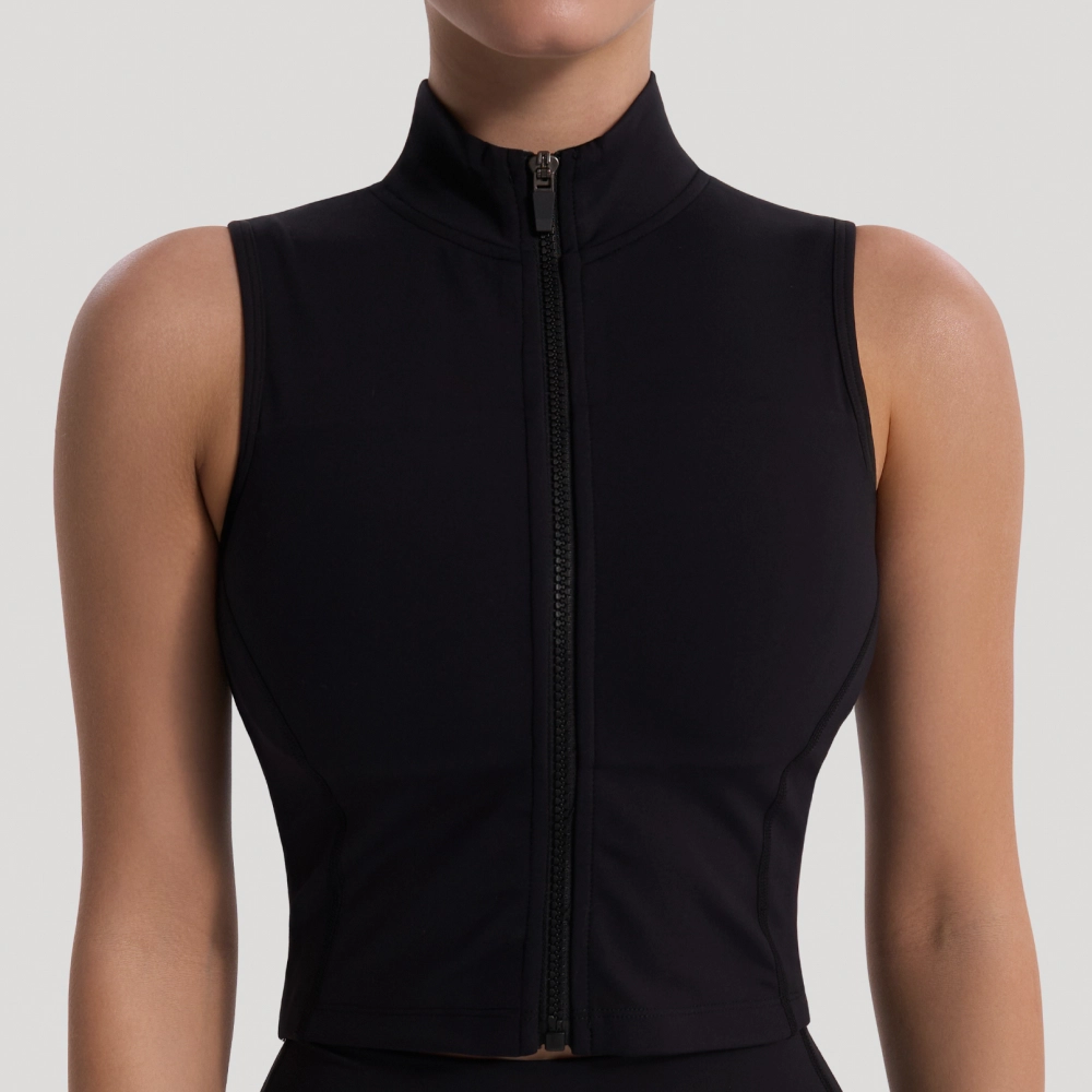 Можно носить как рашгард