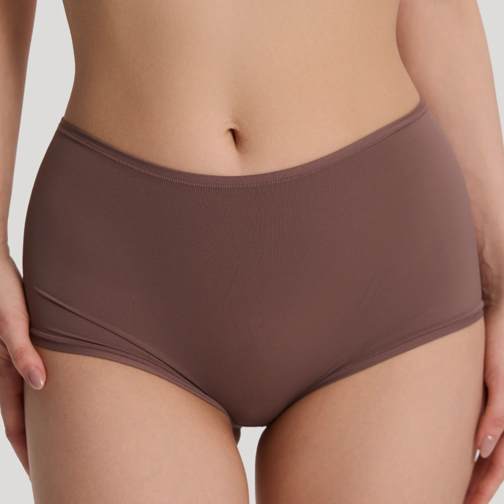 Комфортно прилегает к телу