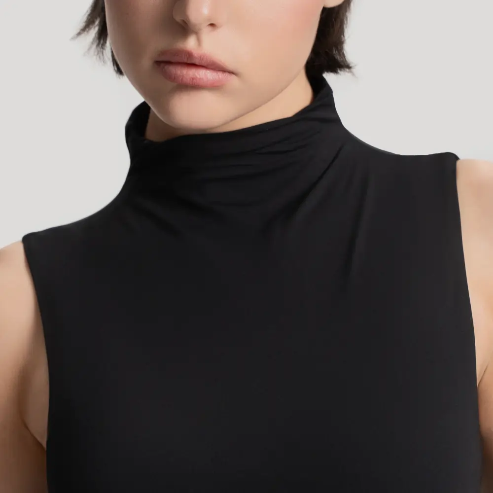 Трендовый воротник-стойка