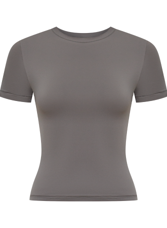 Футболка с закрытым вырезом