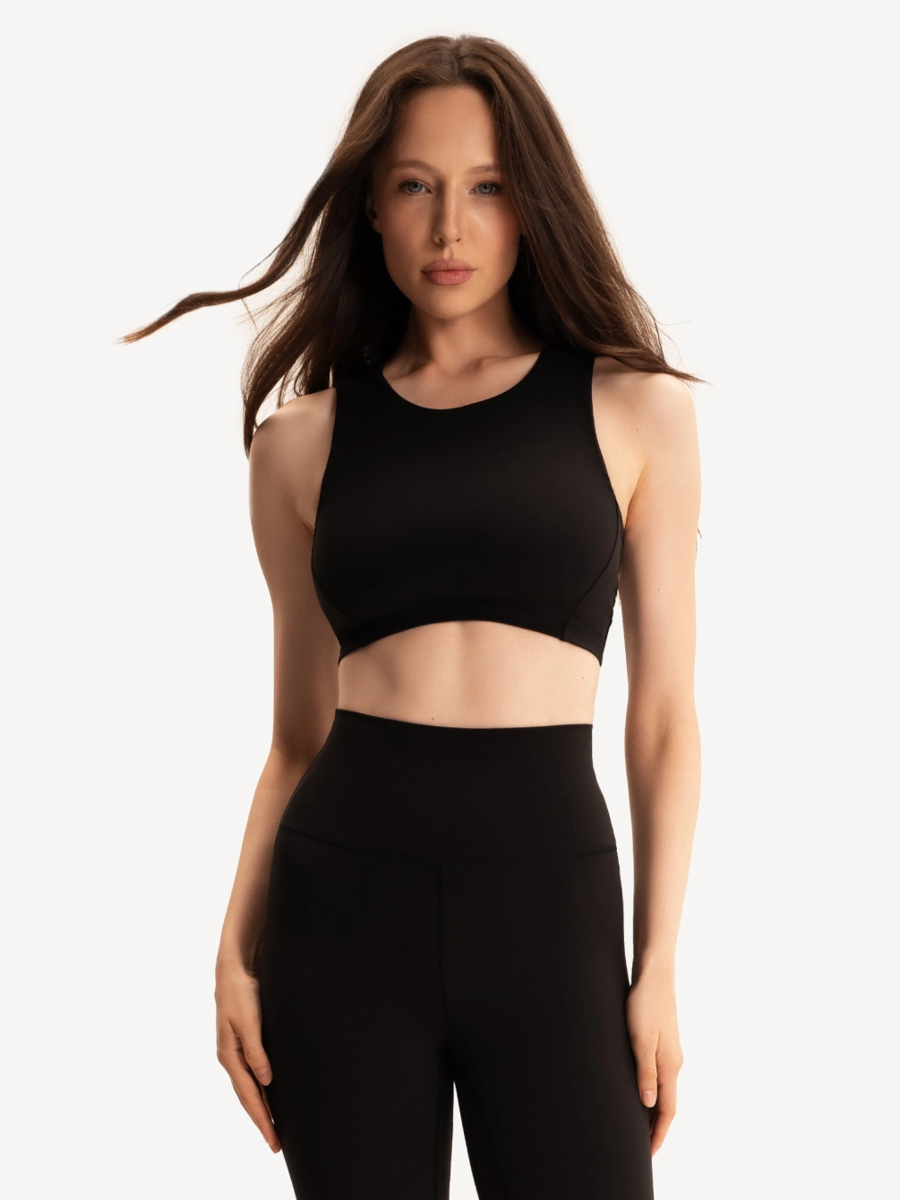 Спортивный топ с чашками-вкладышами