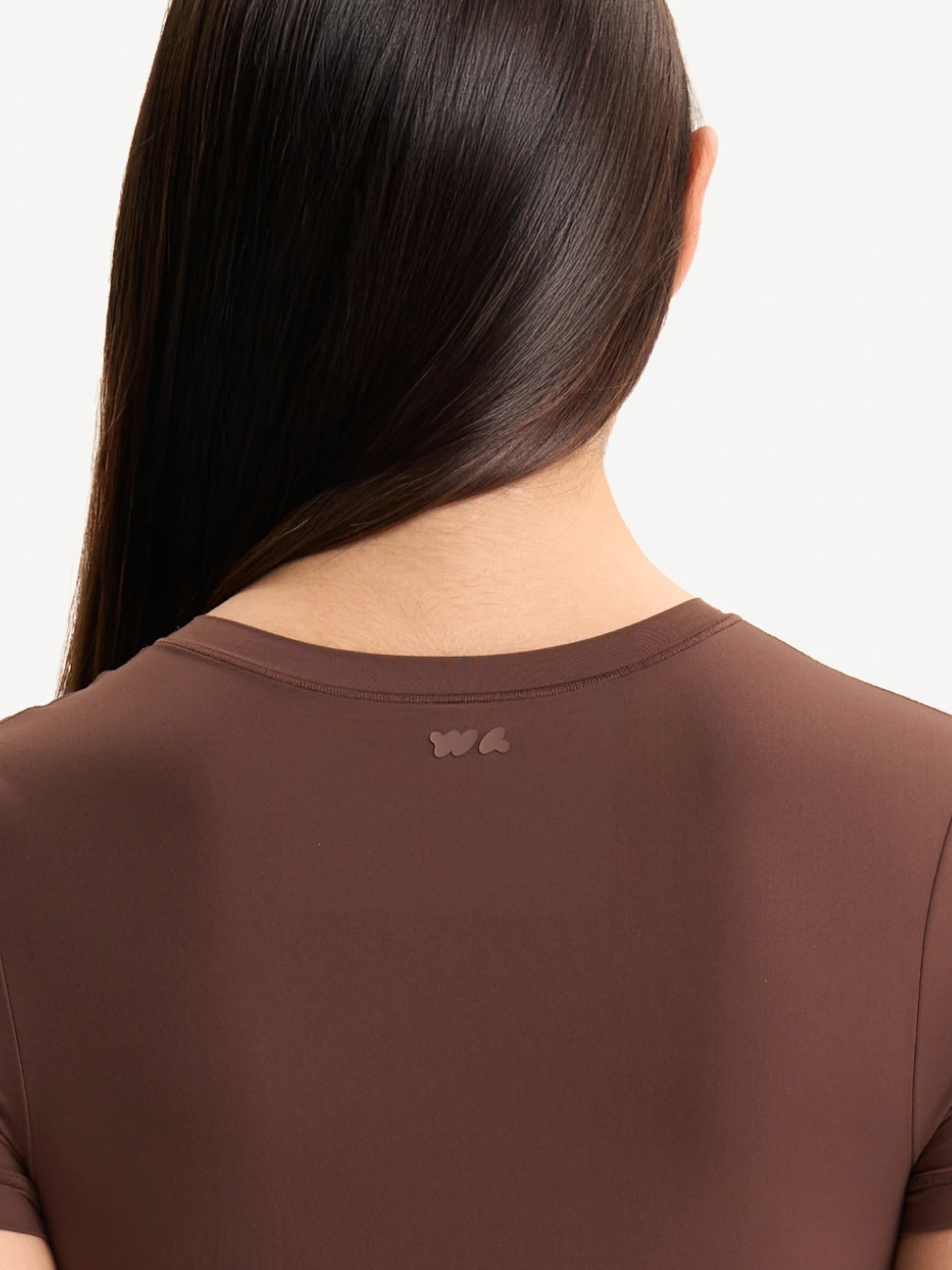 Футболка с закрытым вырезом