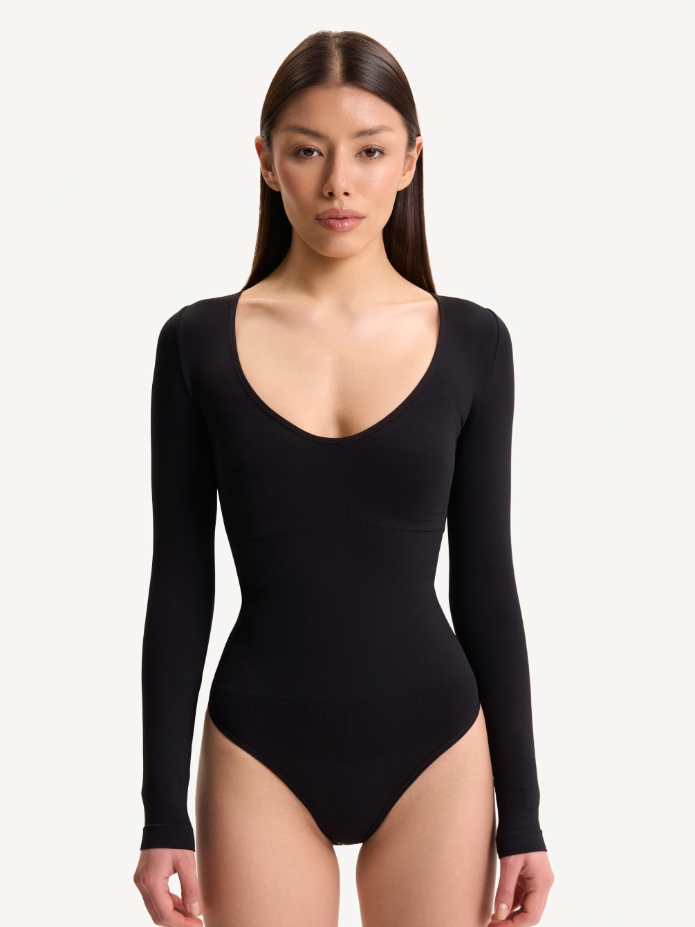 Боди утягивающее с глубоким вырезом