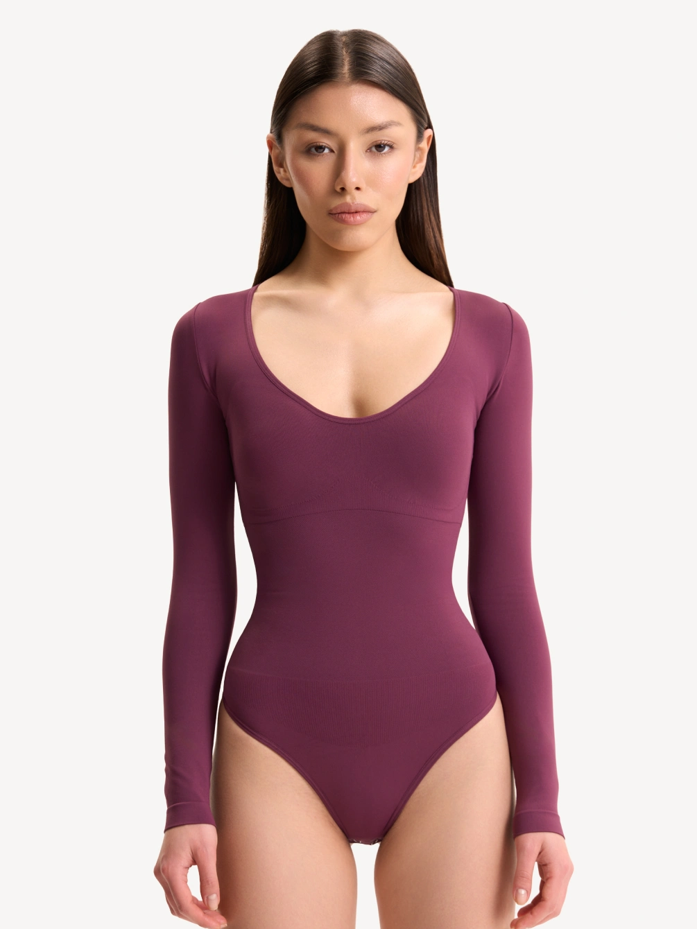 Боди утягивающее с глубоким вырезом