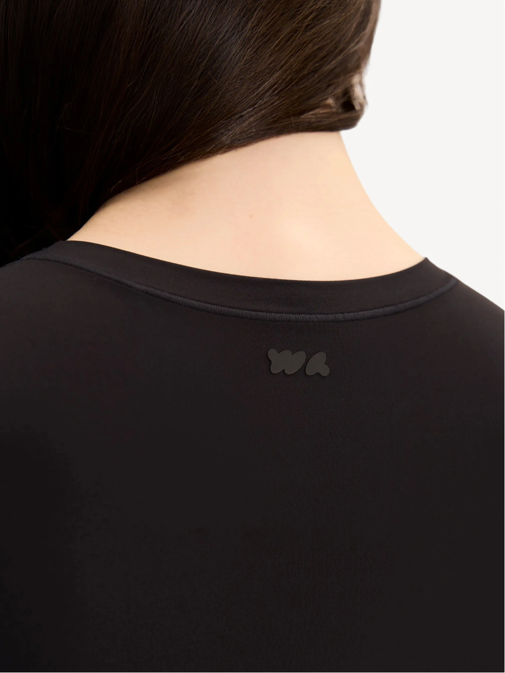 Лонгслив с закрытым вырезом