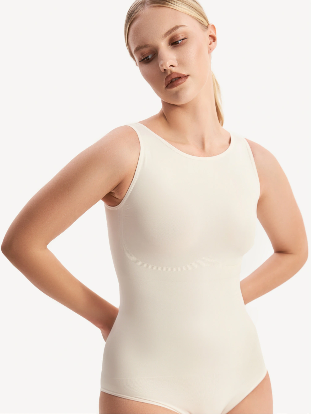 Боди-майка с высоким вырезом