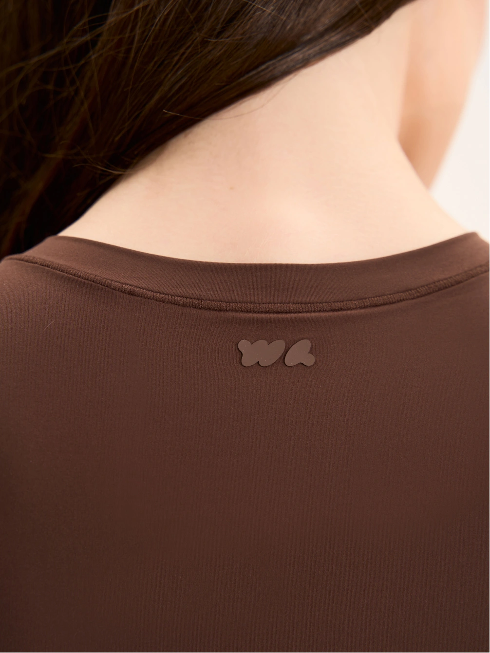 Лонгслив с закрытым вырезом