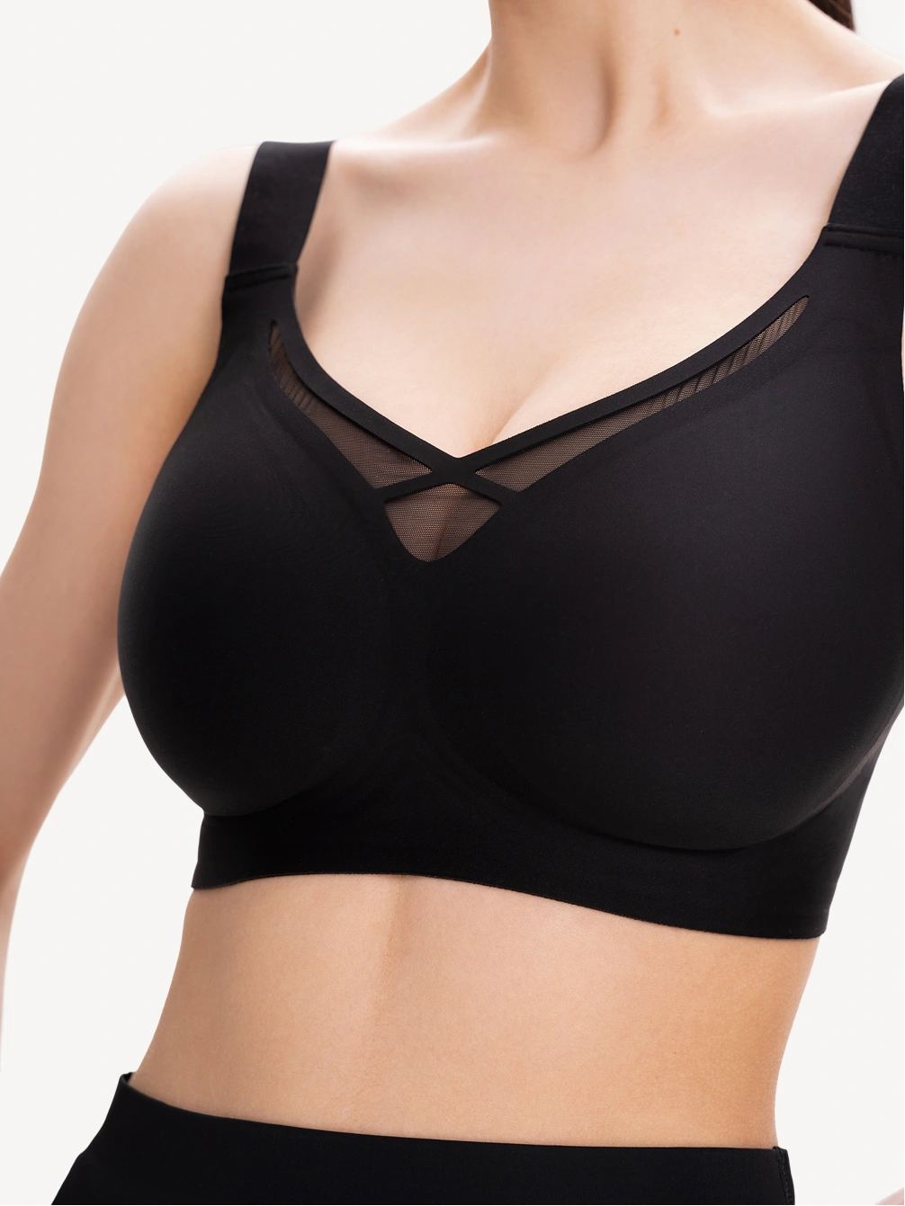 Бюстгальтер с х-сеткой черный