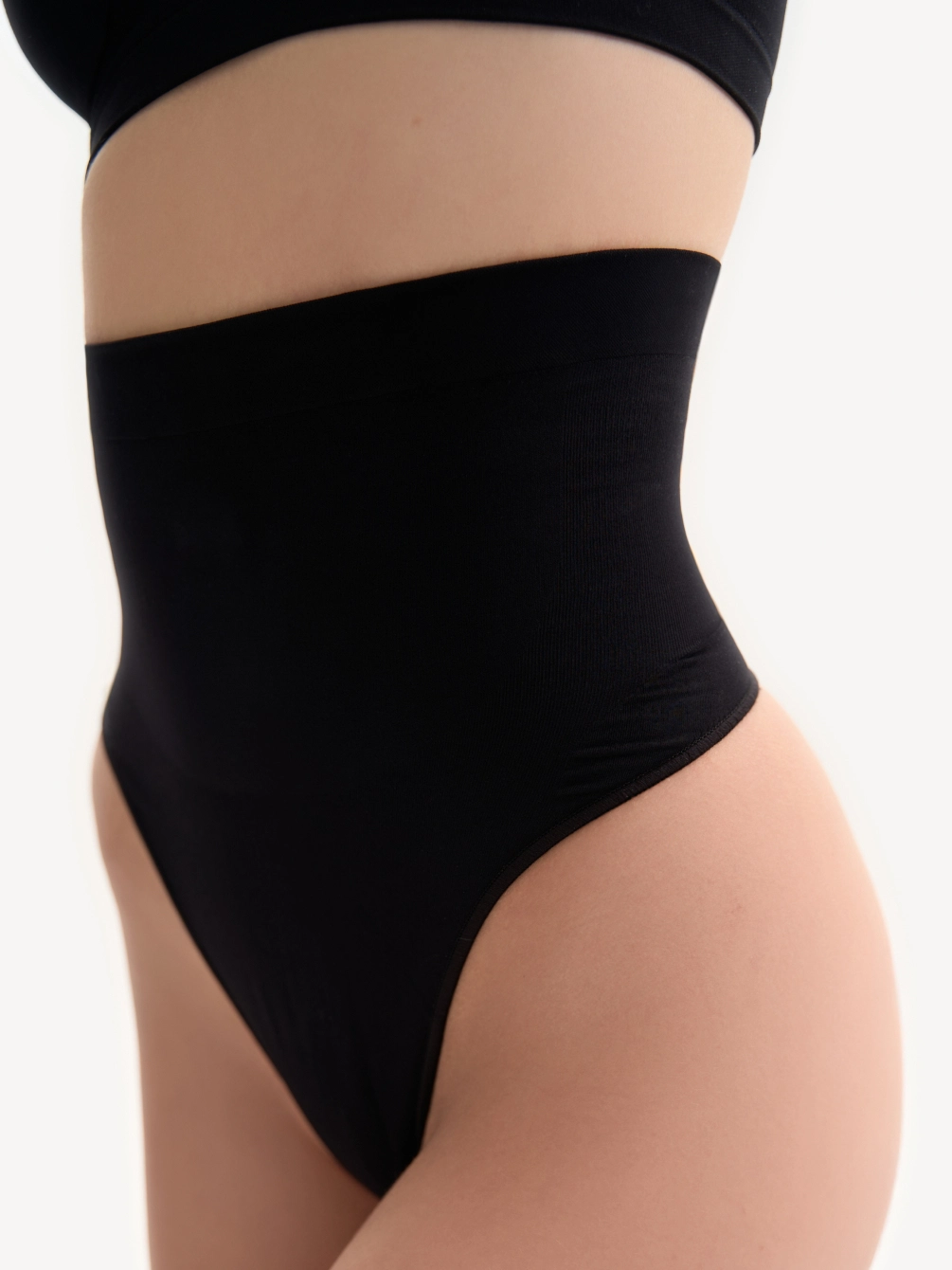 Моделирующие трусики с высокой посадкой