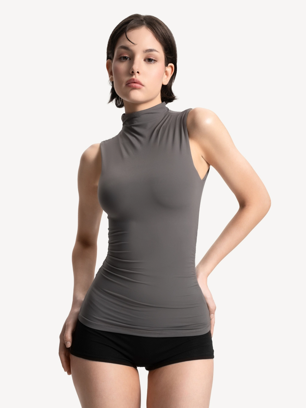 Топ с воротником-стойкой