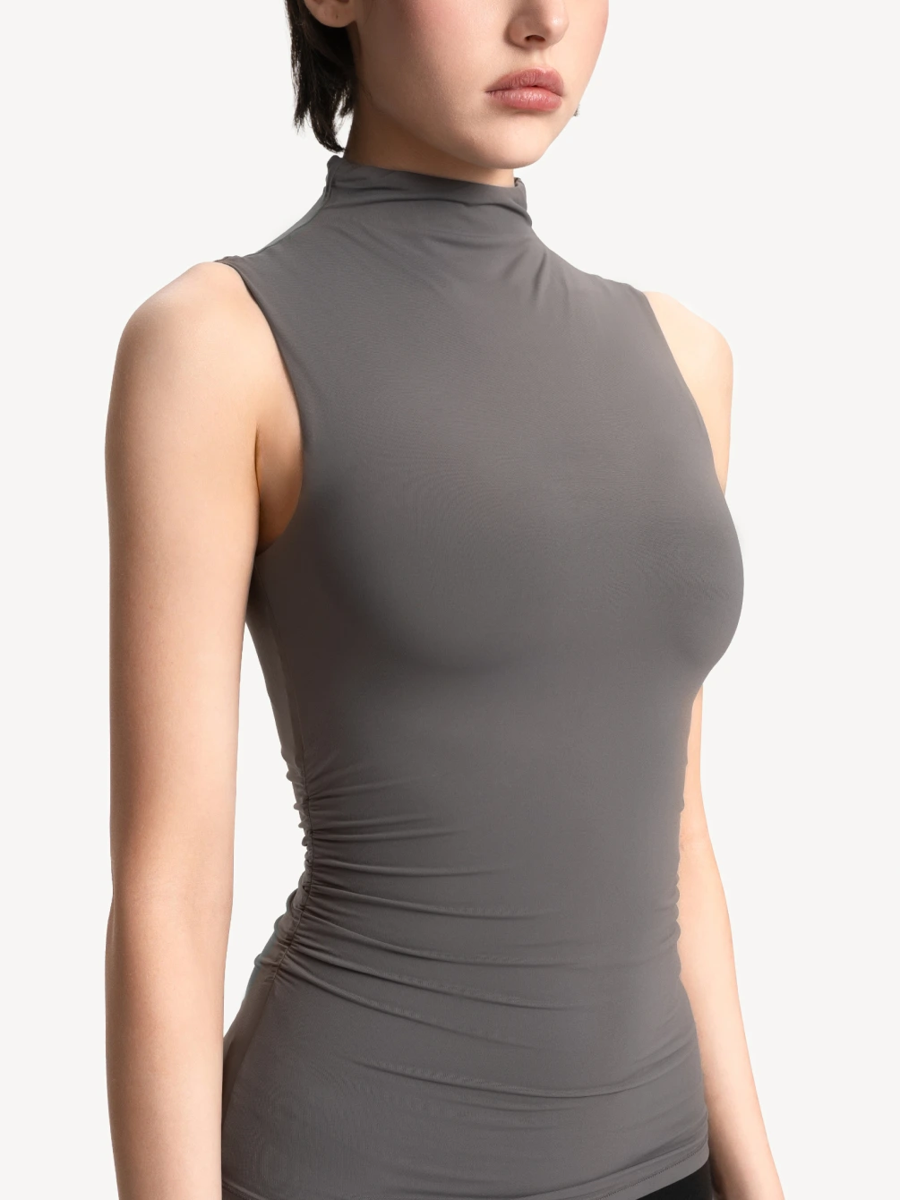 Топ с воротником-стойкой