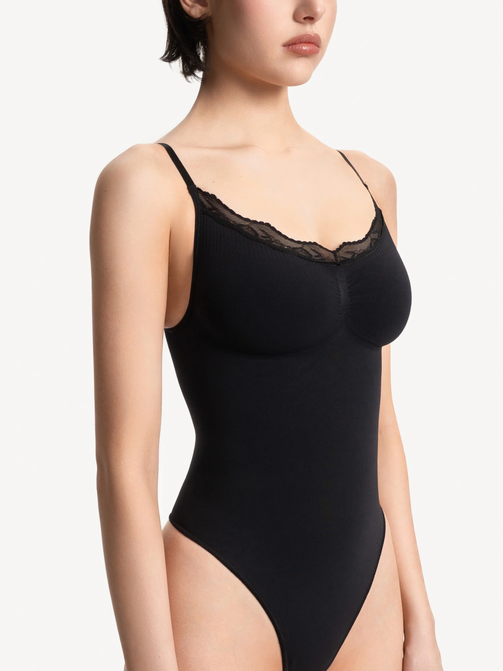 Боди моделирующее с эластичным кружевом