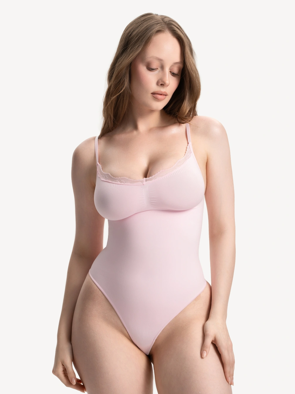 Боди моделирующее с эластичным кружевом