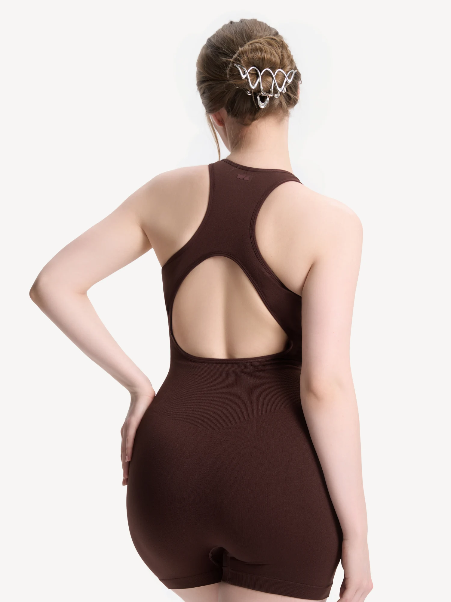 Комбинезон спортивный c открытой спиной на молнии