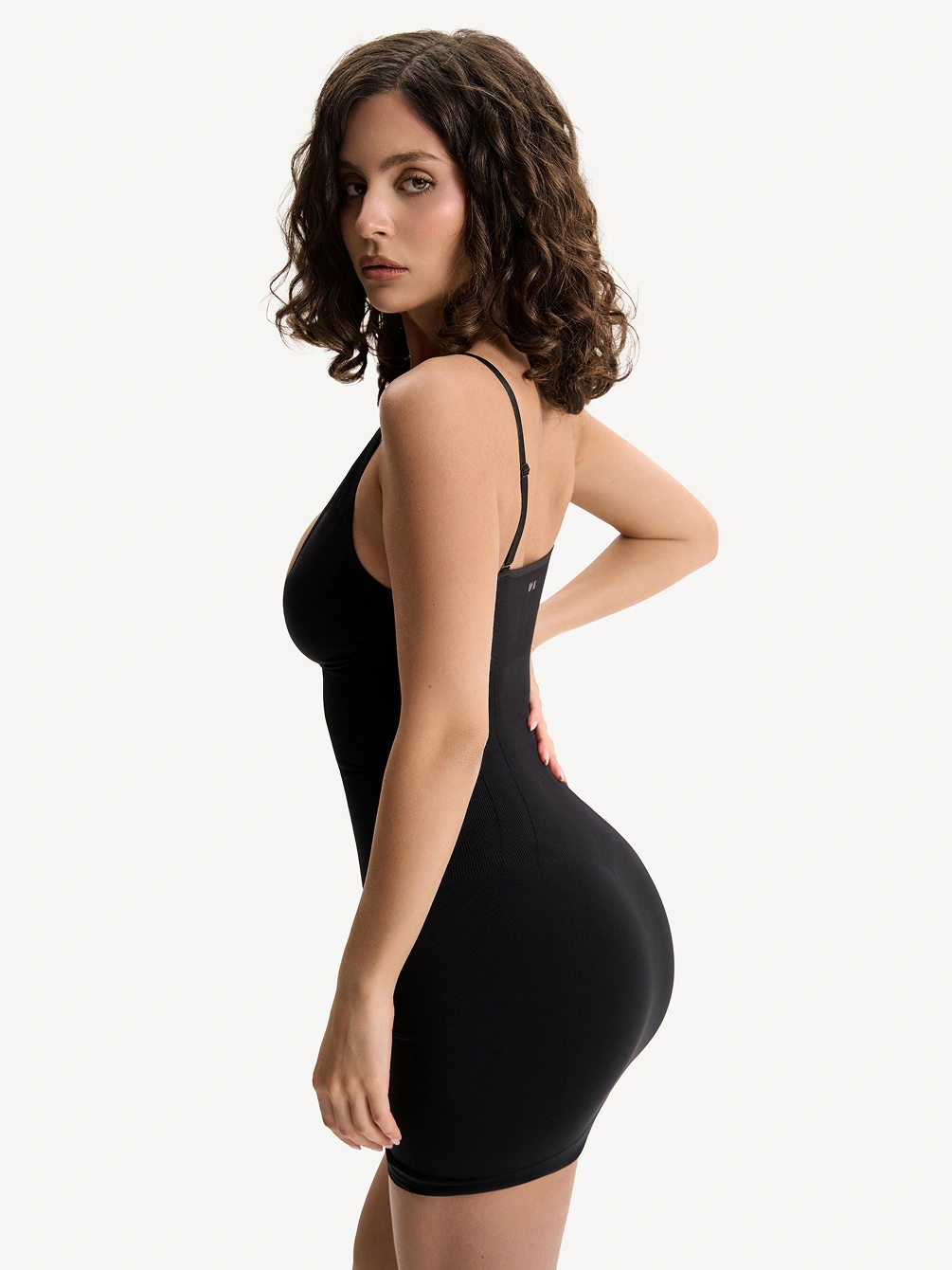 Платье-мини с глубоким вырезом