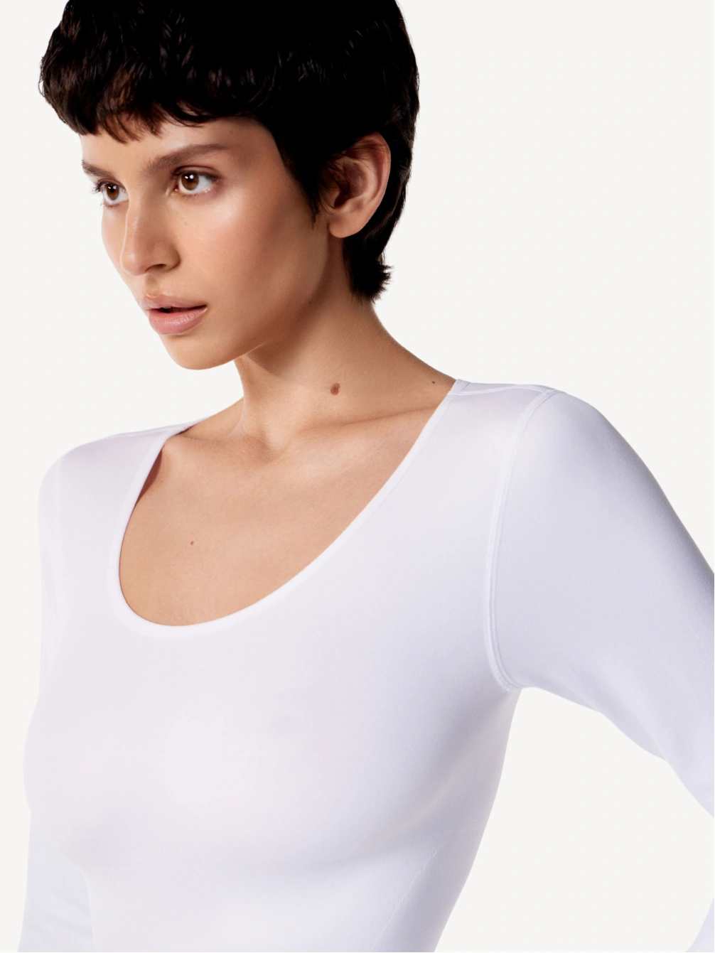 Лонгслив с круглым вырезом