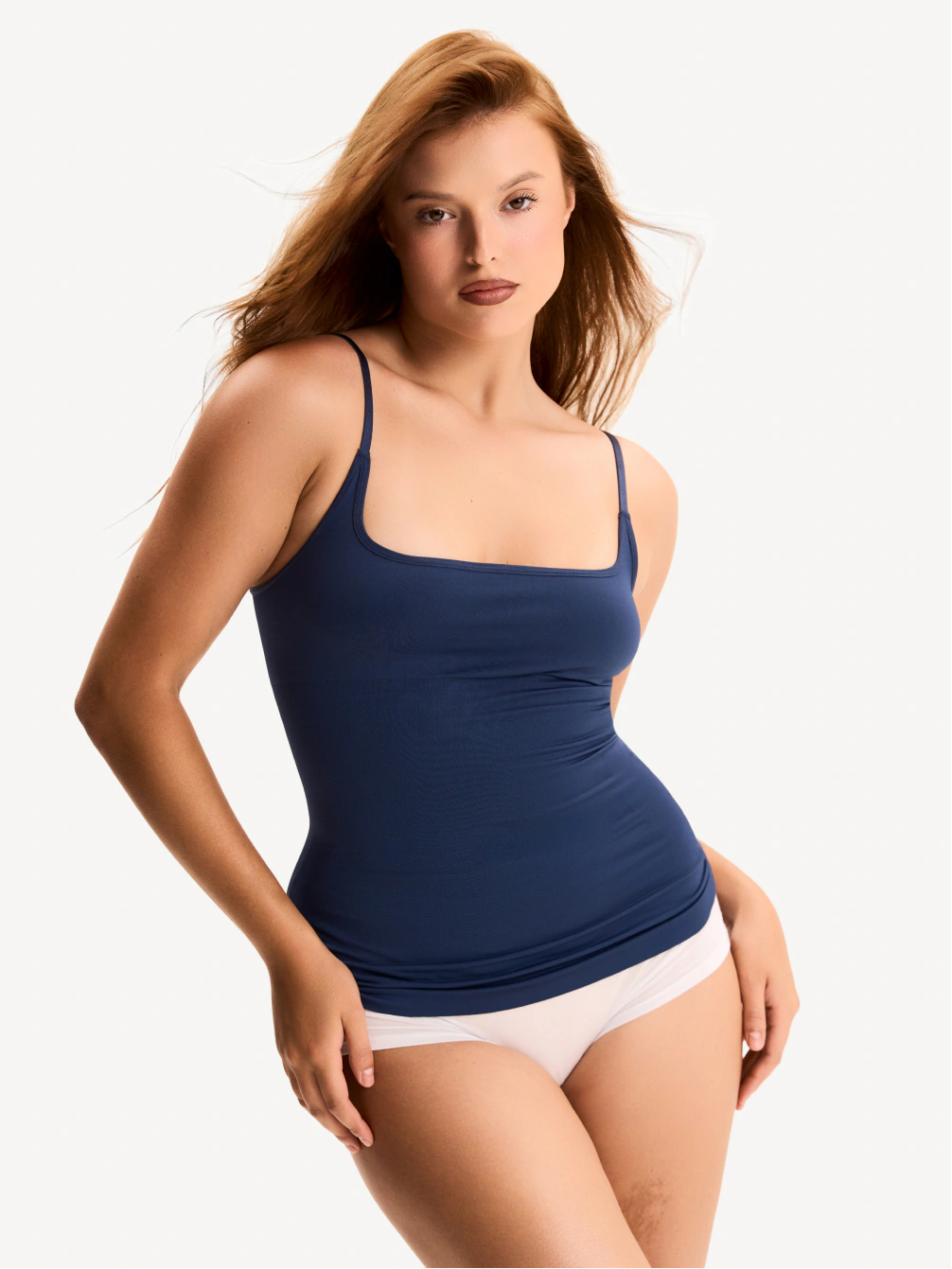 Майка с вырезом мягкий квадрат