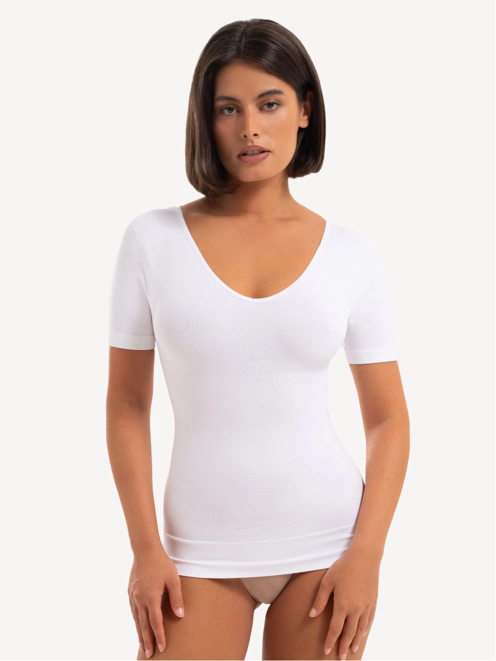 Футболка с глубоким вырезом