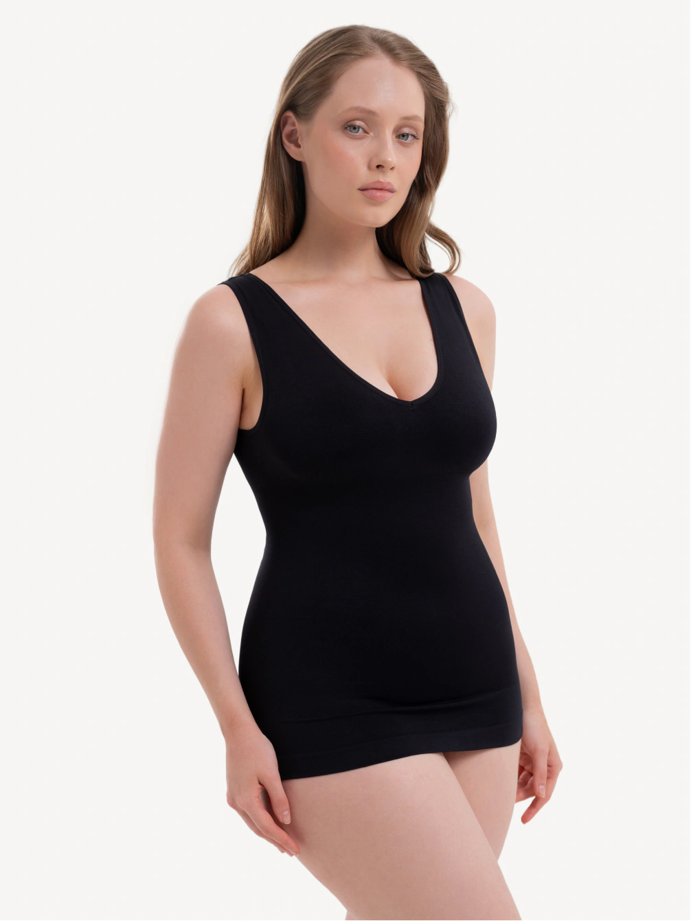 Майка с глубоким вырезом