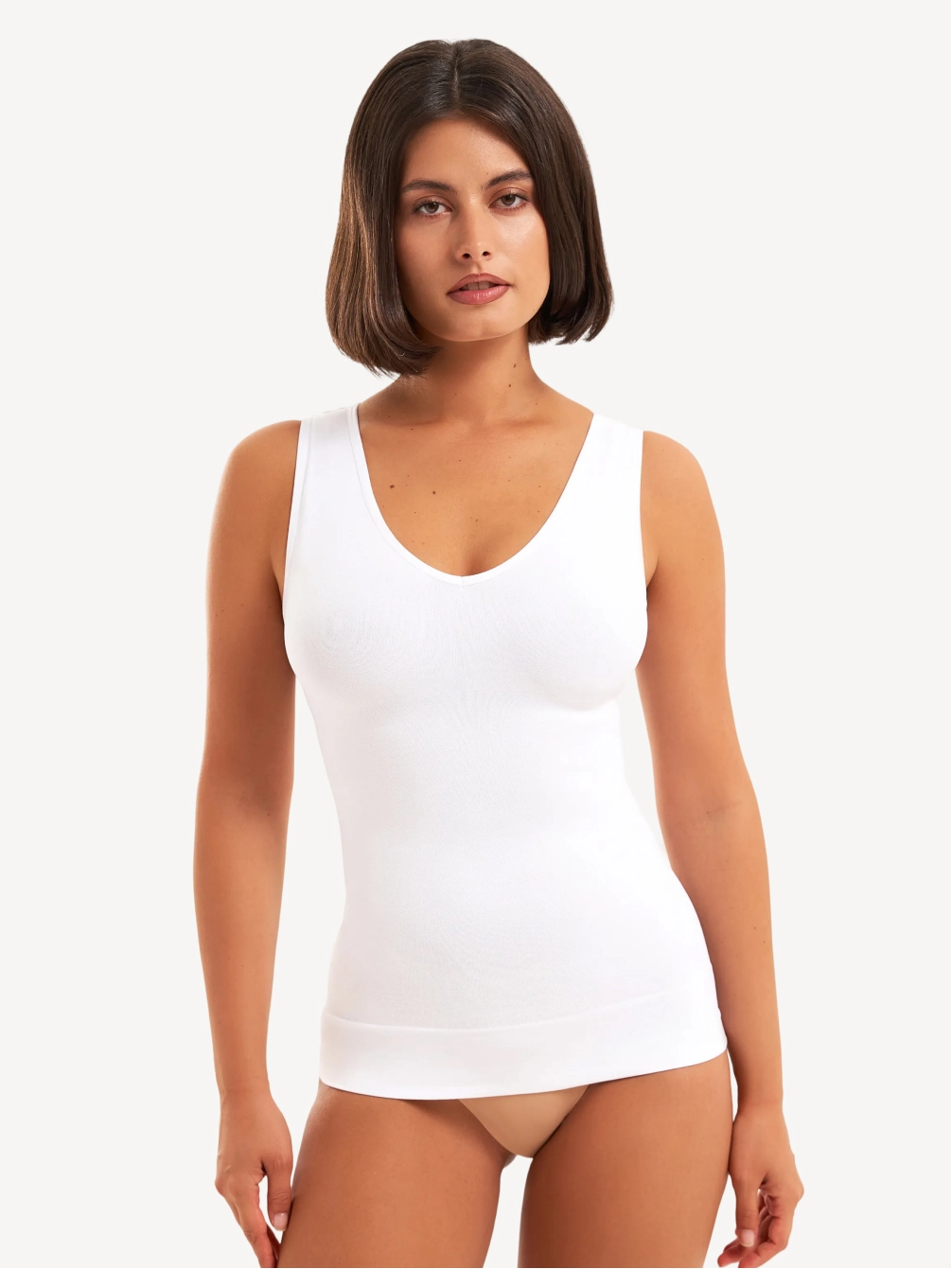 Майка с глубоким вырезом