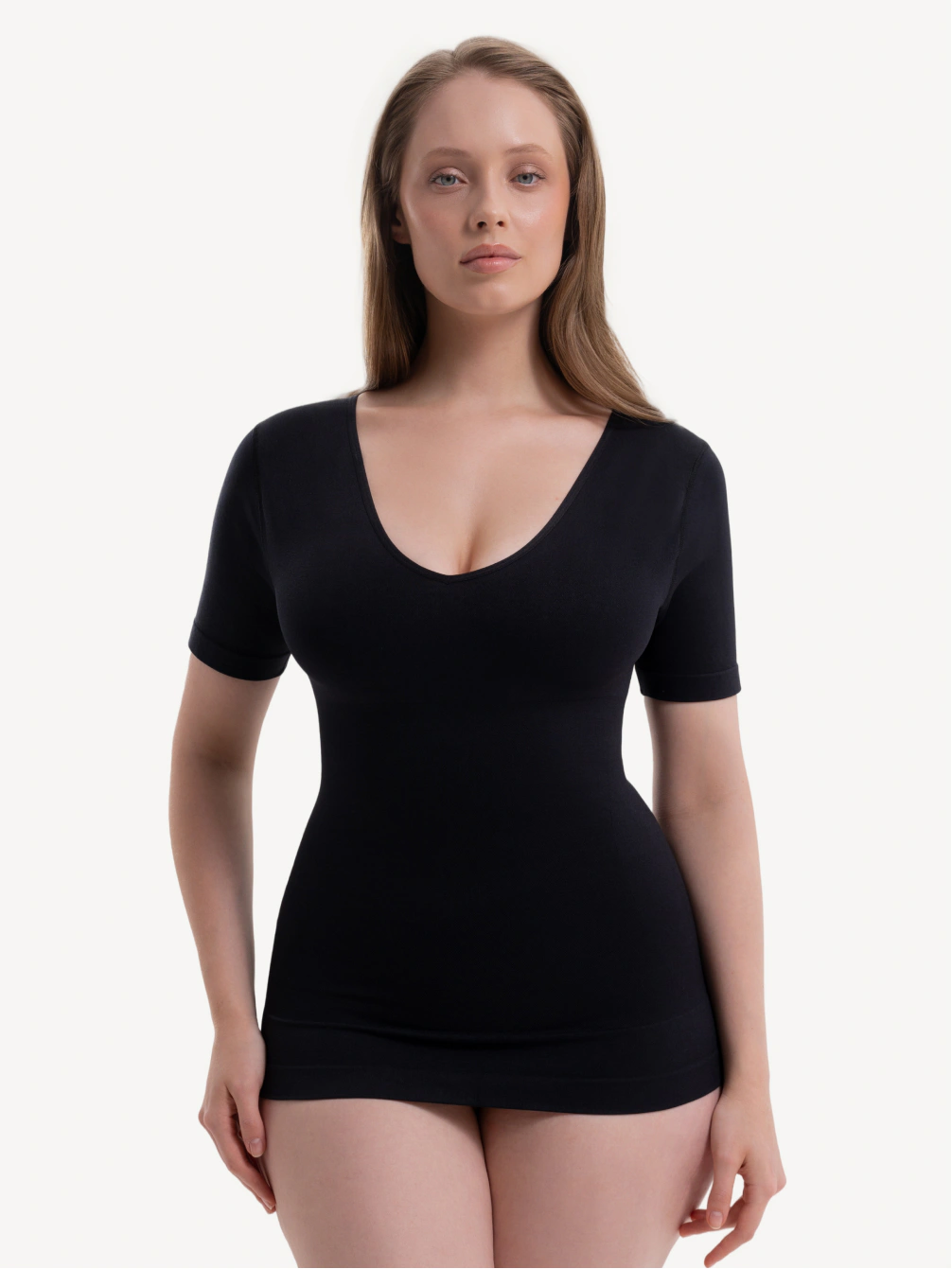 Футболка с глубоким вырезом