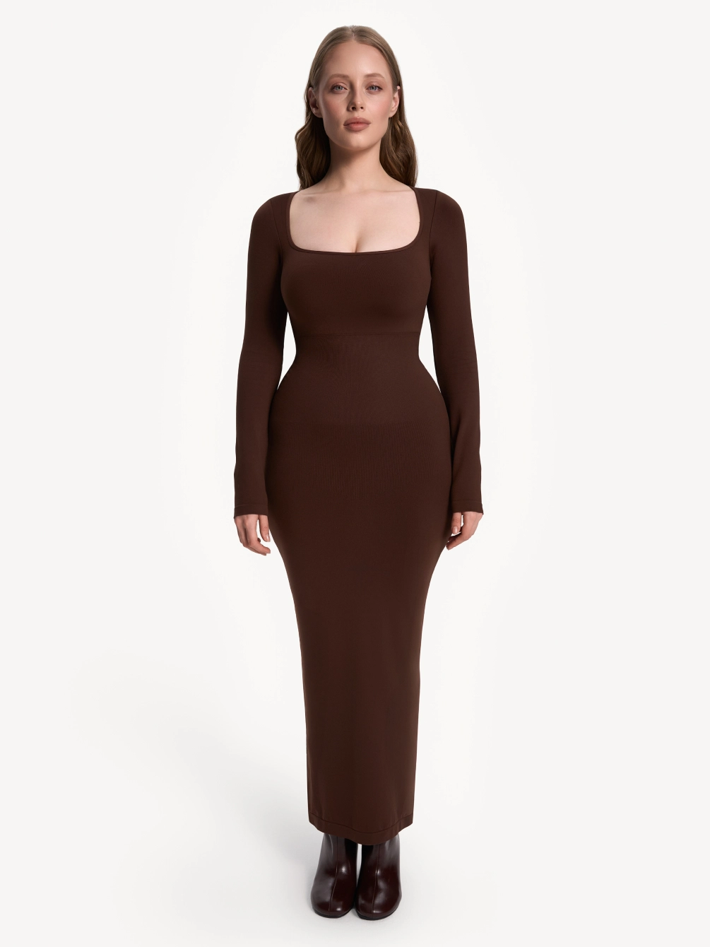 Платье с квадратным вырезом