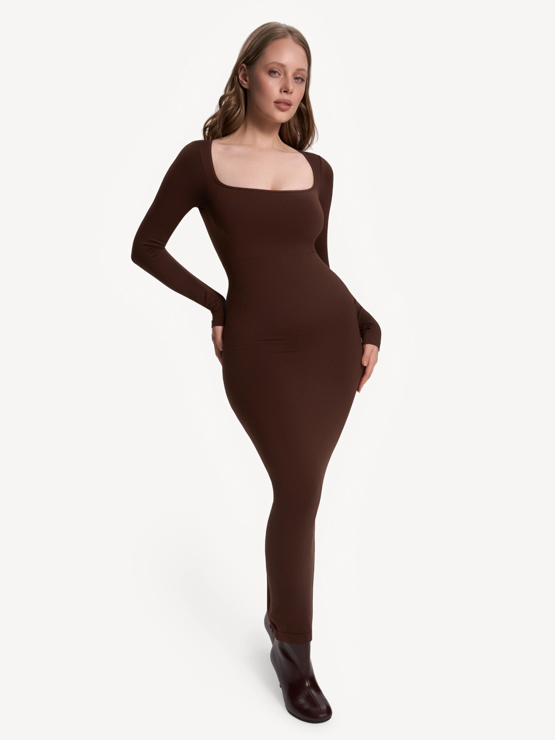 Платье с квадратным вырезом