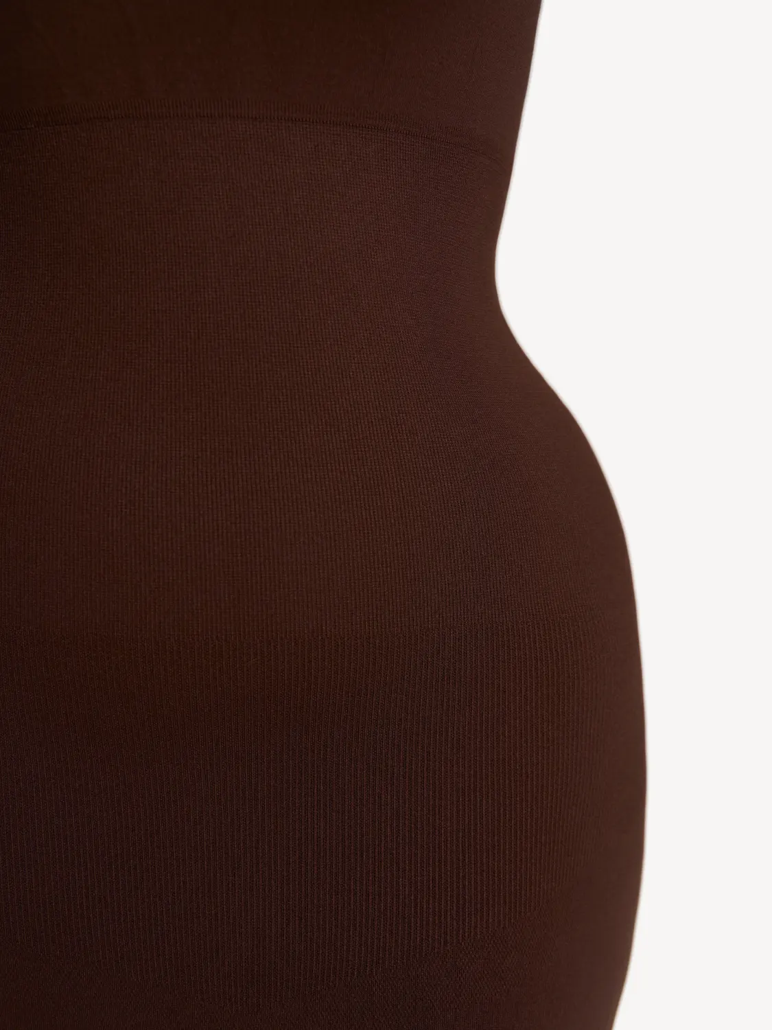 Платье с квадратным вырезом