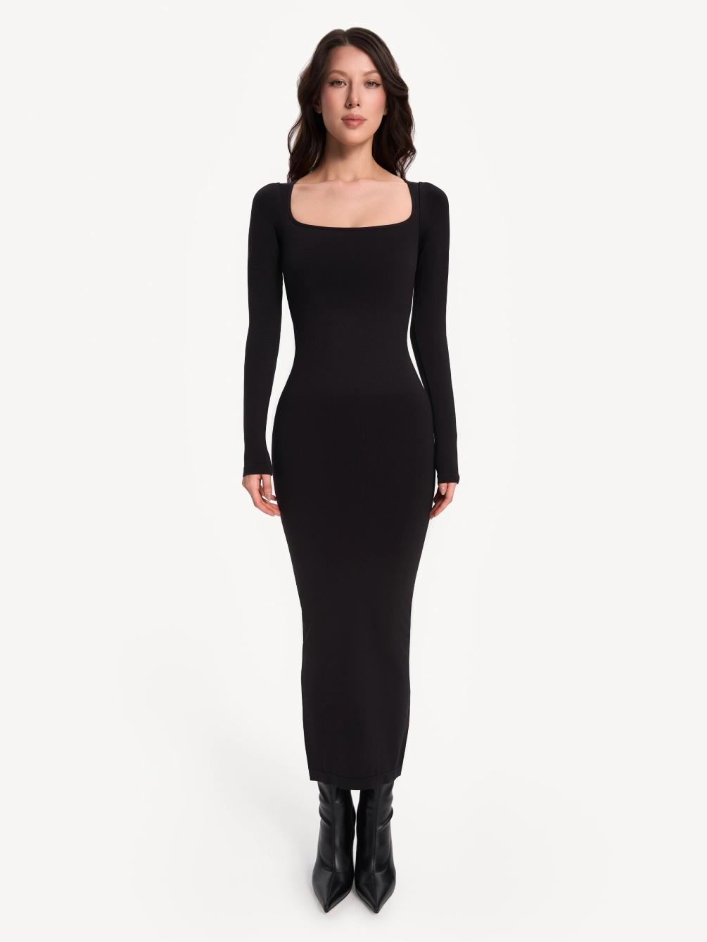 Платье с квадратным вырезом