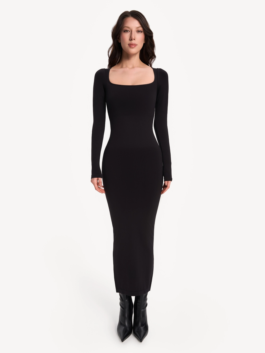 Платье с квадратным вырезом