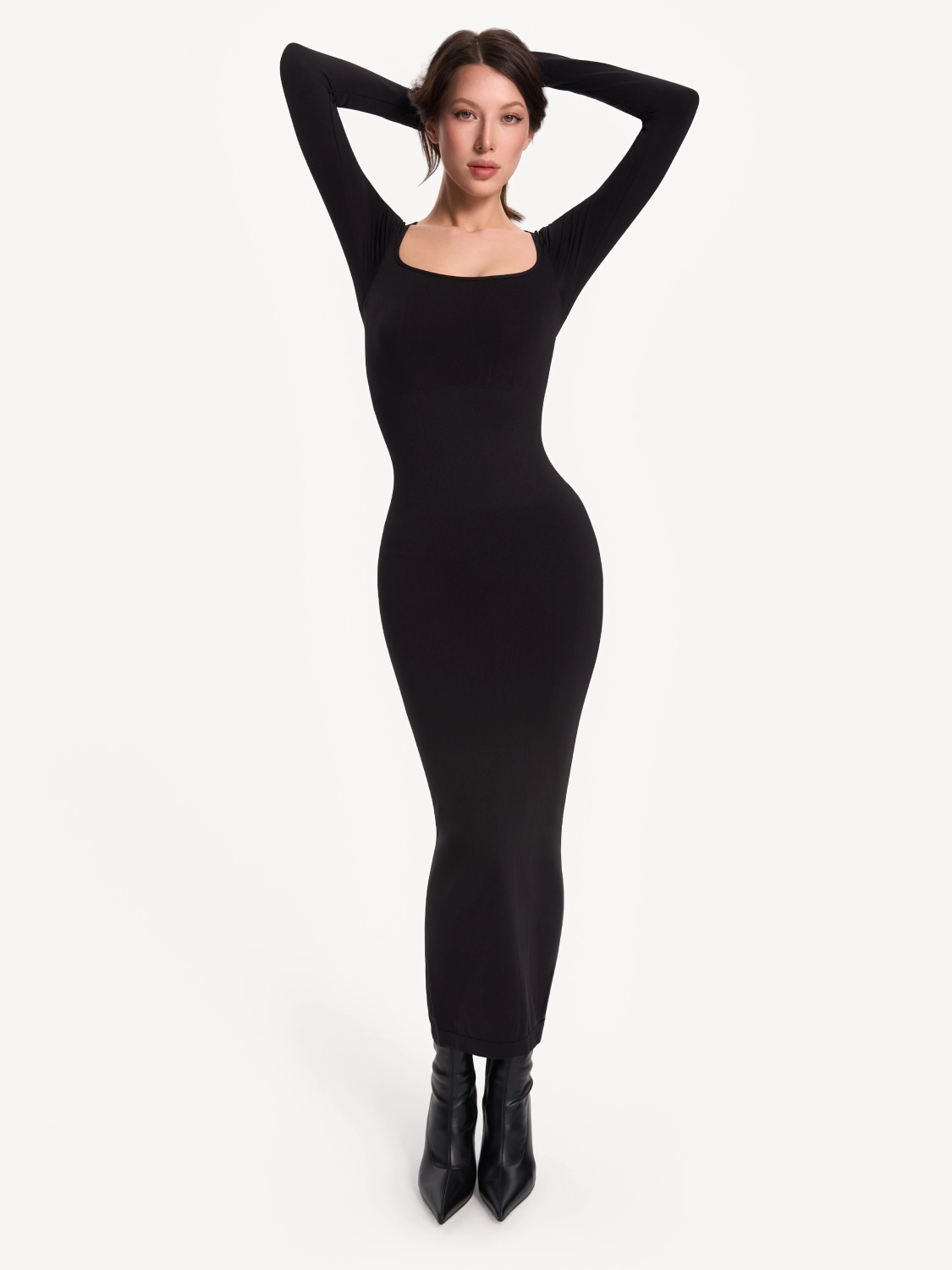 Платье с квадратным вырезом