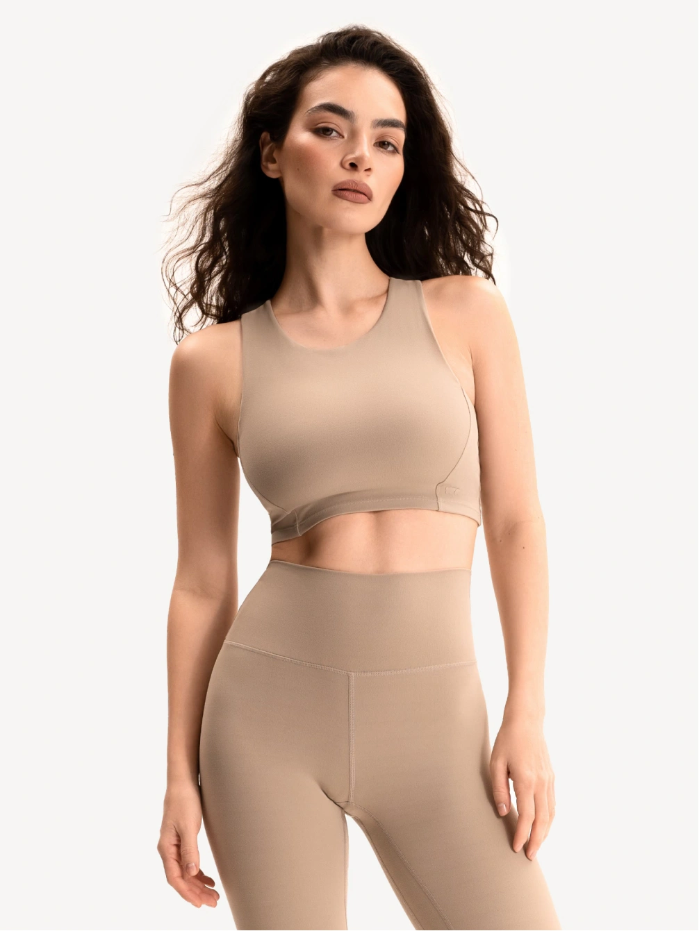 Спортивный топ с чашками-вкладышами