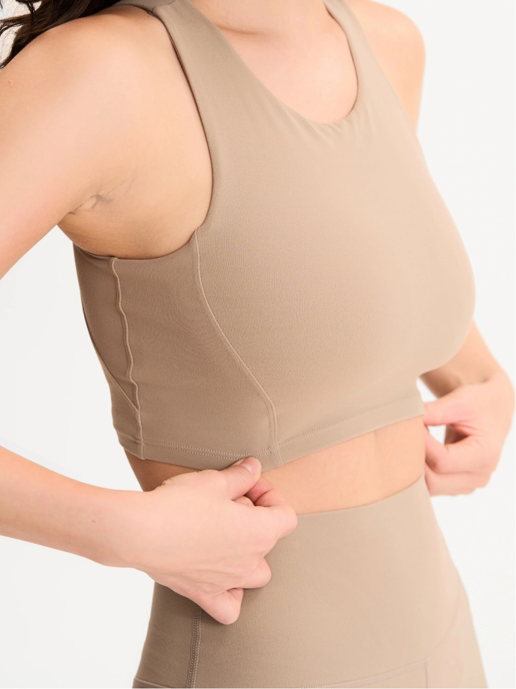 Спортивный топ с чашками-вкладышами