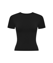 Футболка с закрытым вырезом